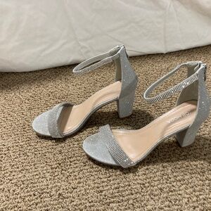 Women’s sparkly silver 2 1/2 in heels
